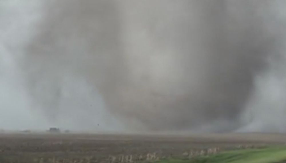 Así destruye una casa un gigantesco tornado en Kansas