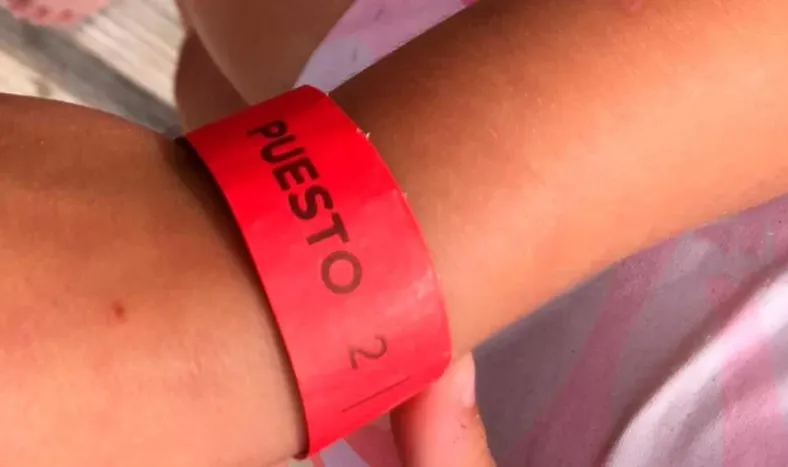 Nueva iniciativa en una playa: darán pulseras para facilitar la ubicación de niños perdidos