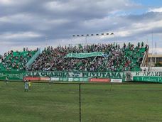 Clima raro y marcado por los incidentes se vivió en la popular de Sportivo Desamparados en la noche del domingo. Clima raro y marcado por los incidentes se vivió en la popular de Sportivo Desamparados en la noche del domingo.