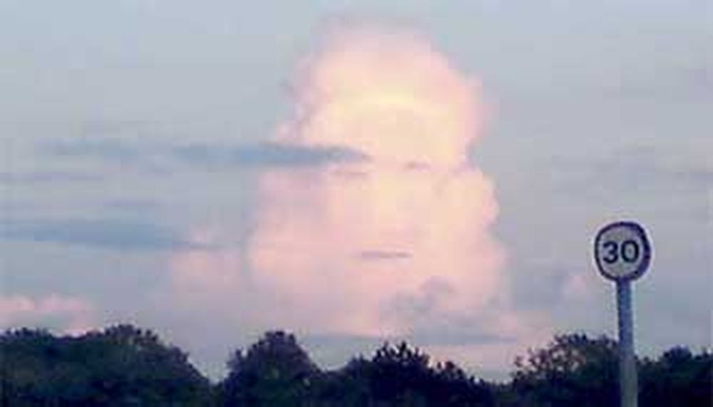 El misterio de la “niña fantasma” que aparece en una nube