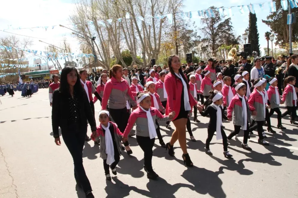 Una multitud homenajeó al Maestro de América en Albardón