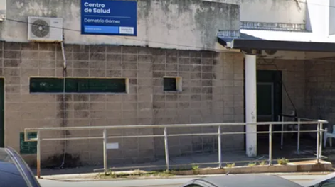Hallan muerto a un niño de 2 años en una letrina y detienen a su madre