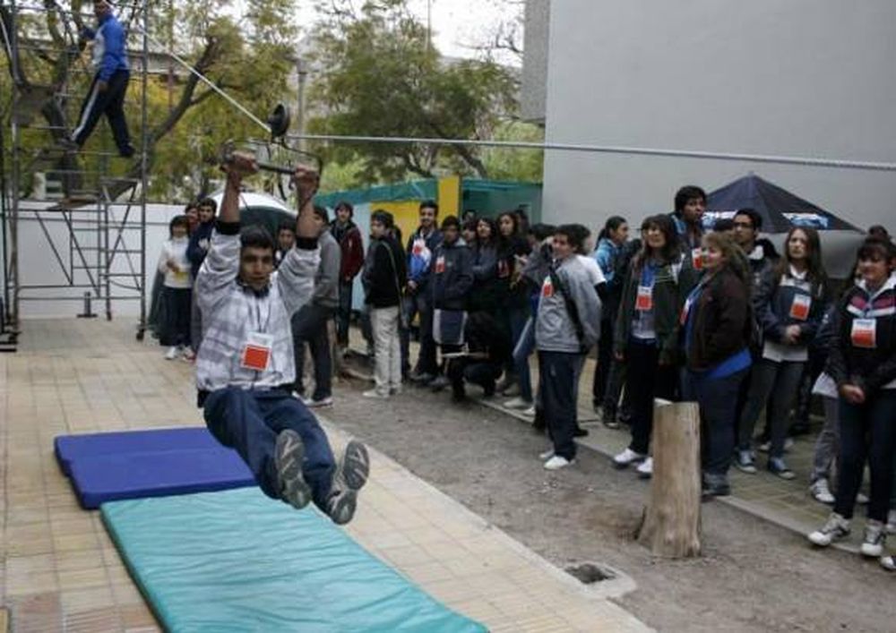 De feria educativa pasó a  ser un campo de deporte