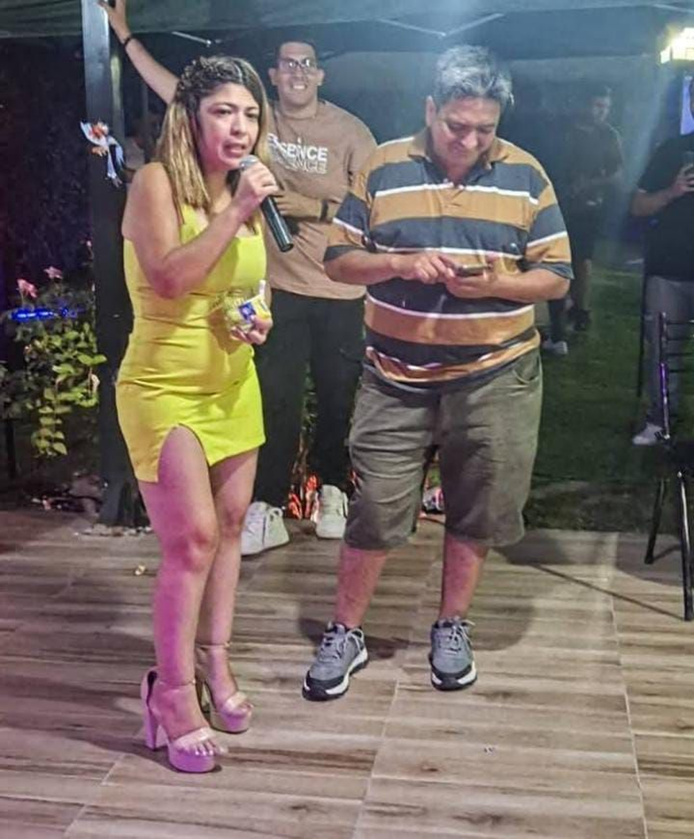 Mar&iacute;a Filomena Noriega dej&oacute; tribunales y se anim&oacute; al menos por unas horas al canto. La imagen de la reconocida abogada se hizo viral en las redes.