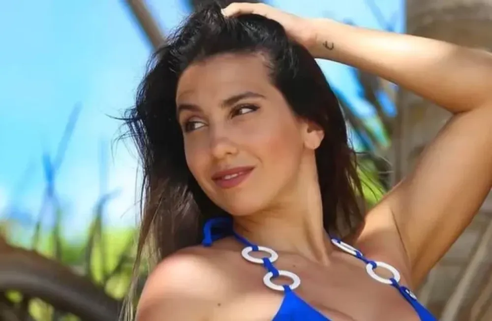 Cinthia Fernández y un baile en microbikini para el infarto