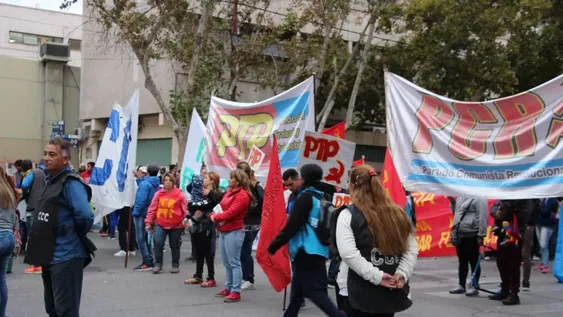 Agrupaciones sociales marcharon nuevamente contra el aumento en las tarifas
