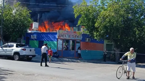 Feroz incendio en una distribuidora en Caucete