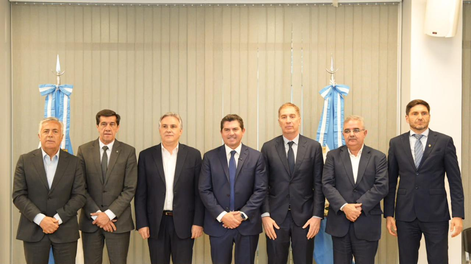 Orrego junto a los gobernadores Maximiliano Pullaro, de Santa Fe; Alfredo Cornejo, de Mendoza; Martín Llaryora, de Córdoba; Claudio Poggi, de San Luis; Carlos Sadir, de Jujuy y Raúl Jalil, de Catamarca. También estuvo presente el ministro del Interior, Diego Santilli.