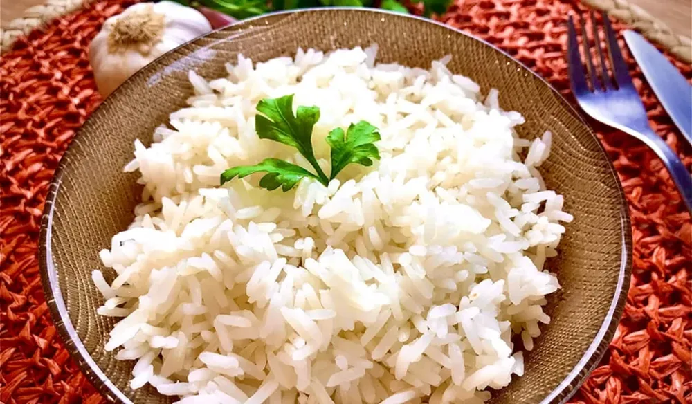 Acidez: 10 alimentos simples y de consumo cotidiano que ayudan a prevenirla