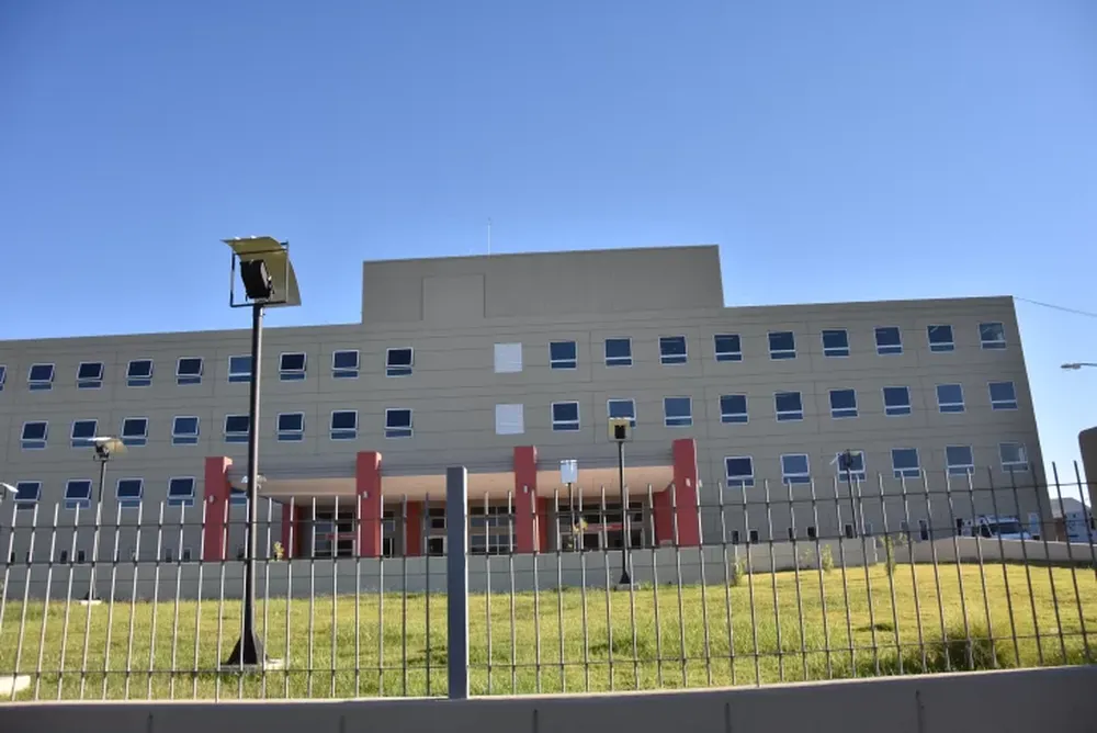 Jugaba con su beba, la levantó y el ventilador la lastimó