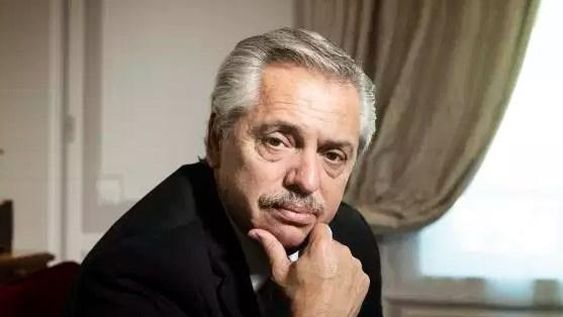 El rol de Crisitina, la deuda, el aborto y el Papa: la entrevista de Fernández al Le Monde