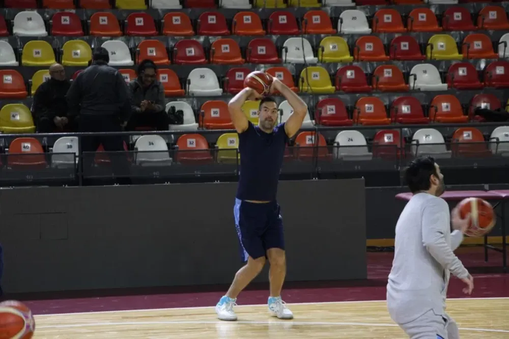 [FOTOS Y VIDEO] La Selección de Básquet entrenó en el Cantoni