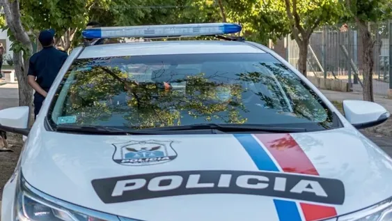 Vio que la casa estaba vacía y entró a robarse toda la ropa