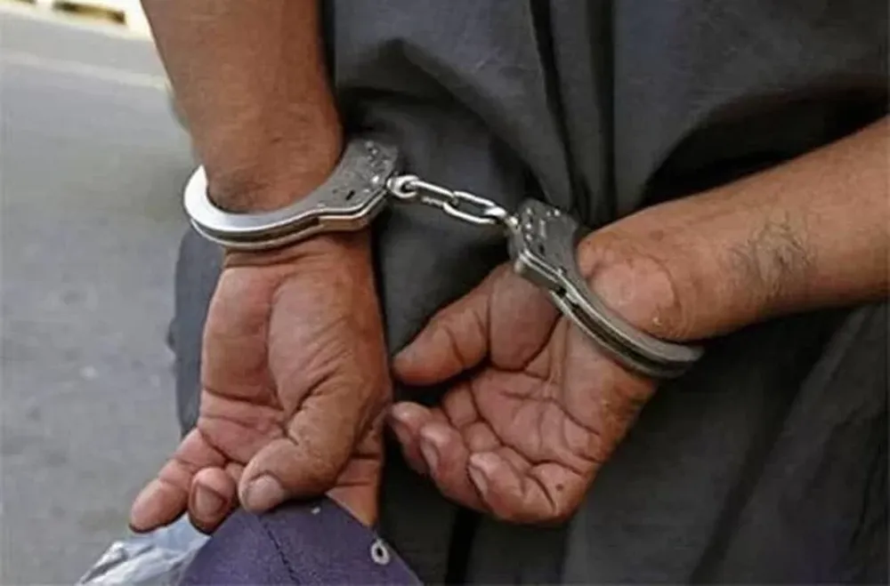 Fue brutalmente atacada por su padre y el único testigo huyó cuando le imploró ayuda