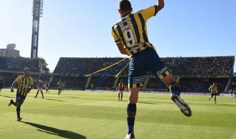 Rosario Central golea a Independiente y lo hunde más en su crisis futbolística