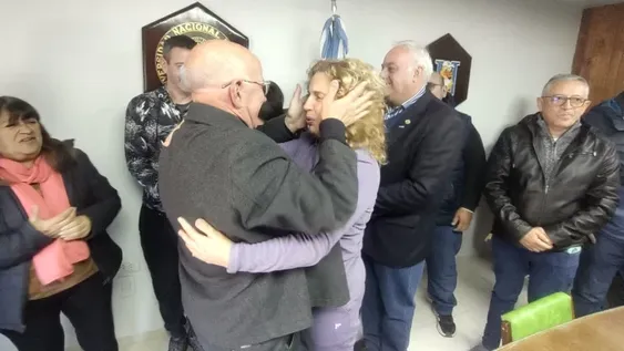 SIN BALOTAJE. La fórmula Berenguer-Leceta celebró ayer la decisión de Jorge Cocinero de bajarse de la segunda vuelta en la competencia electoral en la UNSJ.