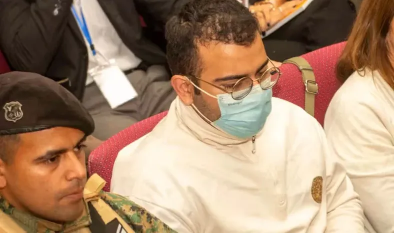 César Sena, el principal acusado, eligió taparse el rostro con un barbijo.