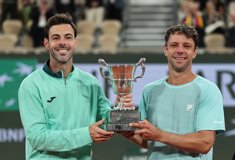 Horacio Zeballos y Marcel Granollers se consagraron campeones de Roland Garros (Crédito: REUTERS/Benoit Tessier)