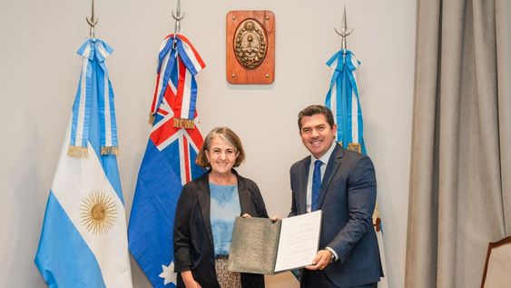 Orrego con la embajadora de Australia.