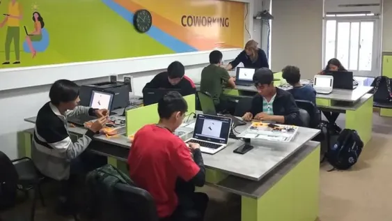 Arrancaron los cursos de robótica