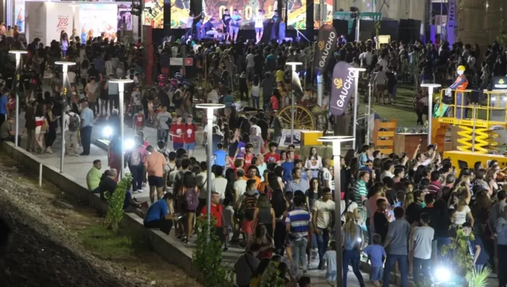 Según Gobierno, hubo más de 85 mil personas en la tercera noche