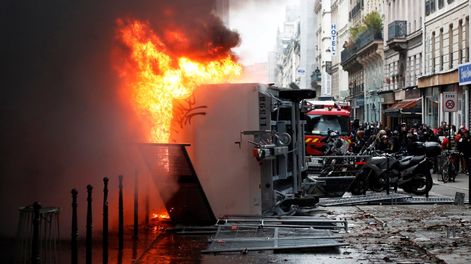 Francia impulsa vacunación de refuerzo contra el Covid pero descarta un nuevo confinamiento
