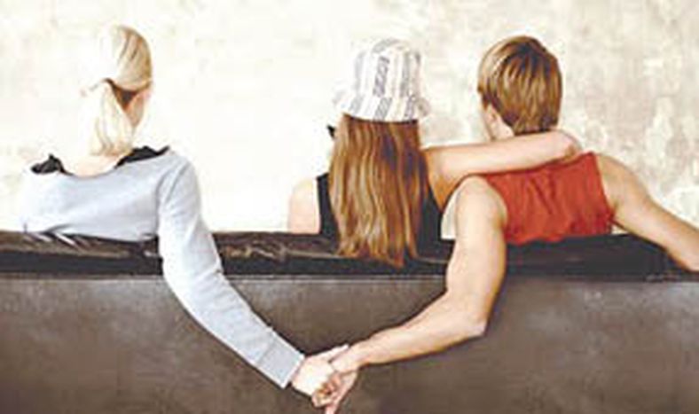 Los hombres que ganan menos que sus mujeres son infieles