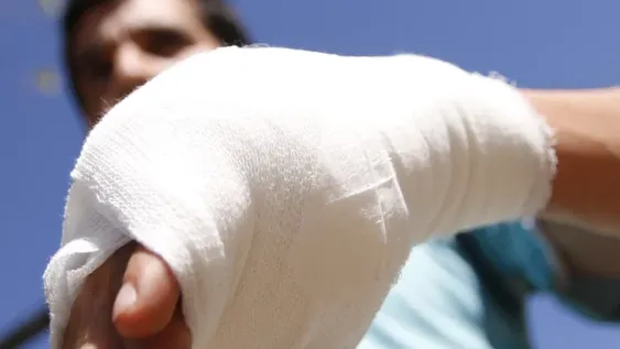 “Me quiso quitar el arma y en el forcejeo salí baleado, la próxima no tendrán tanta suerte”