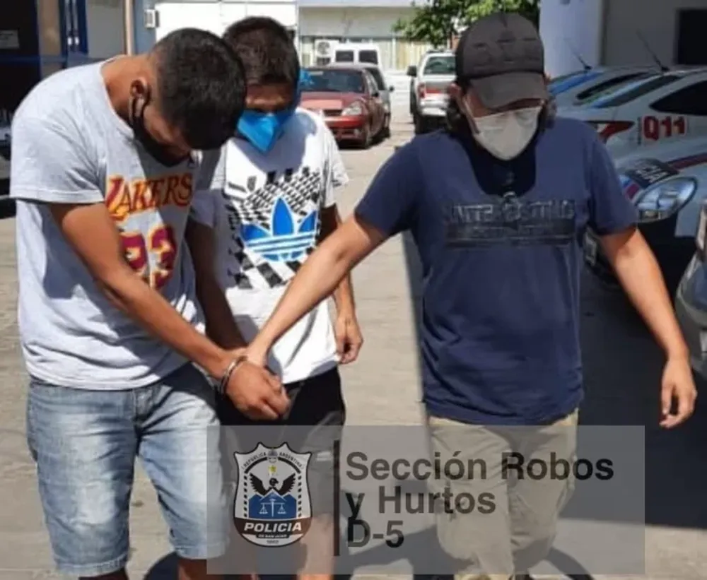 Detuvieron a dos sujetos que robaron aparatos en tres escruches en Capital
