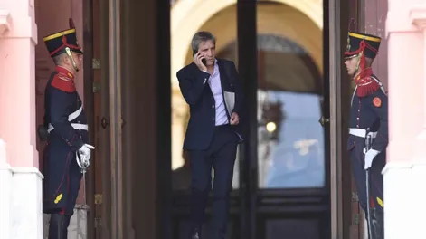 ¿MALOS RUMORES? El ministro de Economía afirmó que el tema de déficit de dólares es un nuevo capítulo del desafío comunicacional de la gestión de Milei.