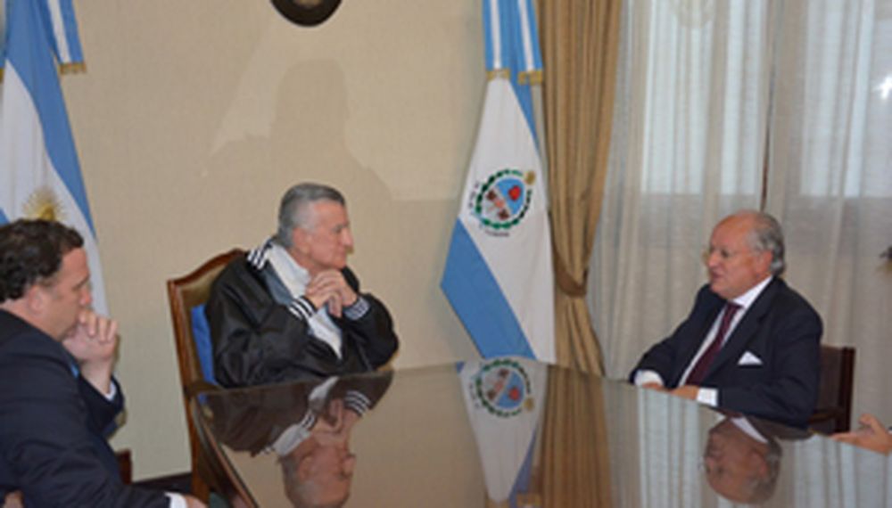 Una eminencia en pediatría saludó al gobernador