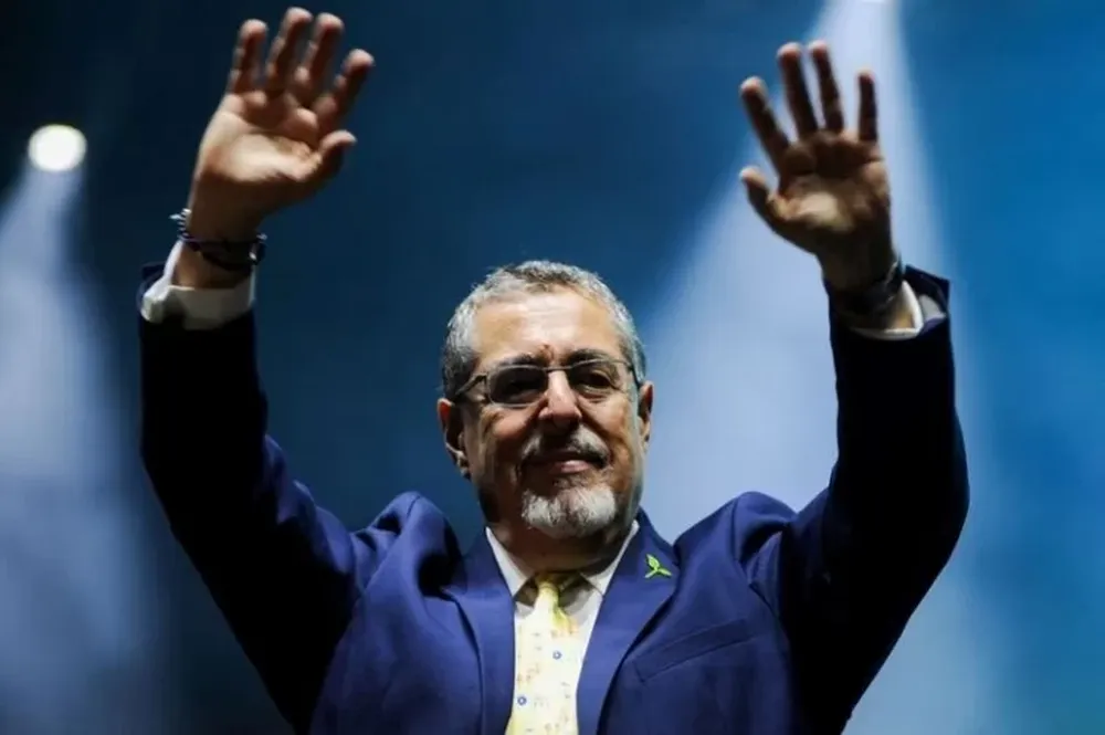 Guatemala gira a la izquierda con la victoria de Bernardo Arévalo