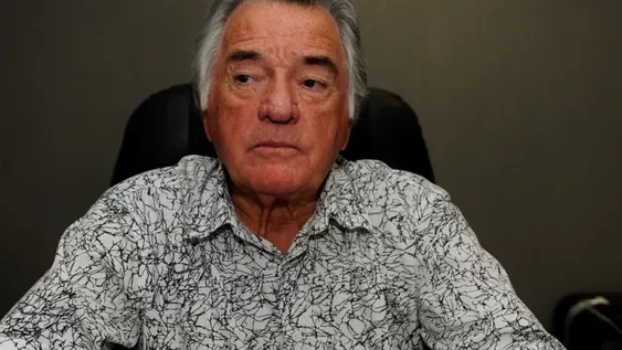 Barrionuevo denunció que atacaron a piedrazos la sede del PJ