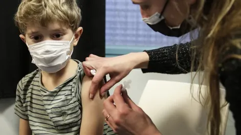 Francia inicia la vacunación infantil contra el coronavirus