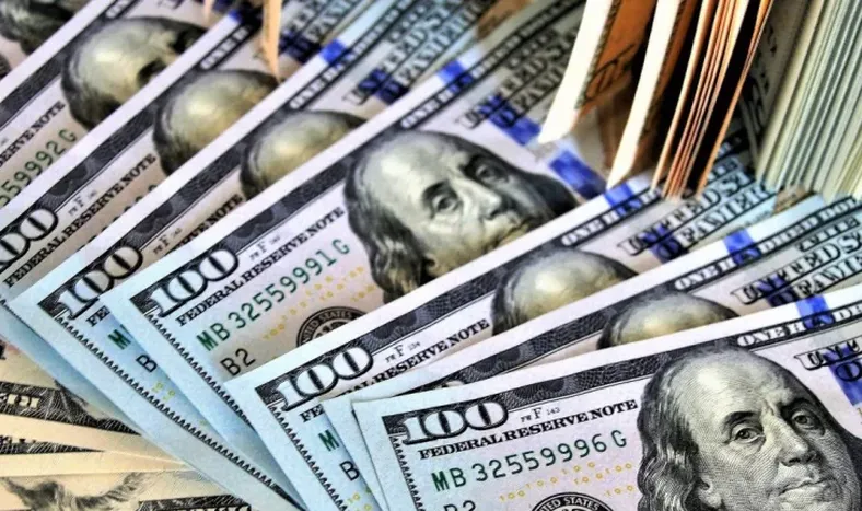 Imparable: el dólar blue escala a $223 y rompe otro récord
