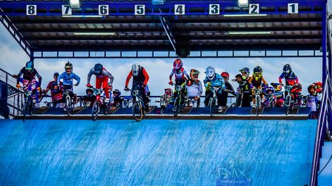 Arranque. El BMX de San Juan comenzó su temporada en Rawson con gran participación de pilotos.