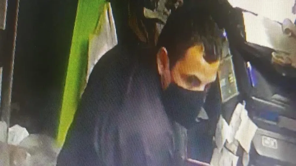 Armados, amedrentaron al personal y robaron 150 mil pesos de un Rapipago