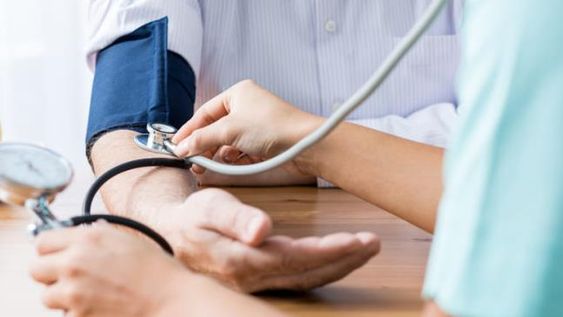 Aumentó un 150% la gente con obra social que se atiende en la salud pública