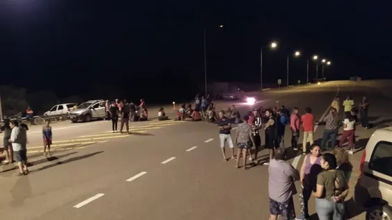 Jáchal: cortan la ruta en el límite con La Rioja por falta de agua potable