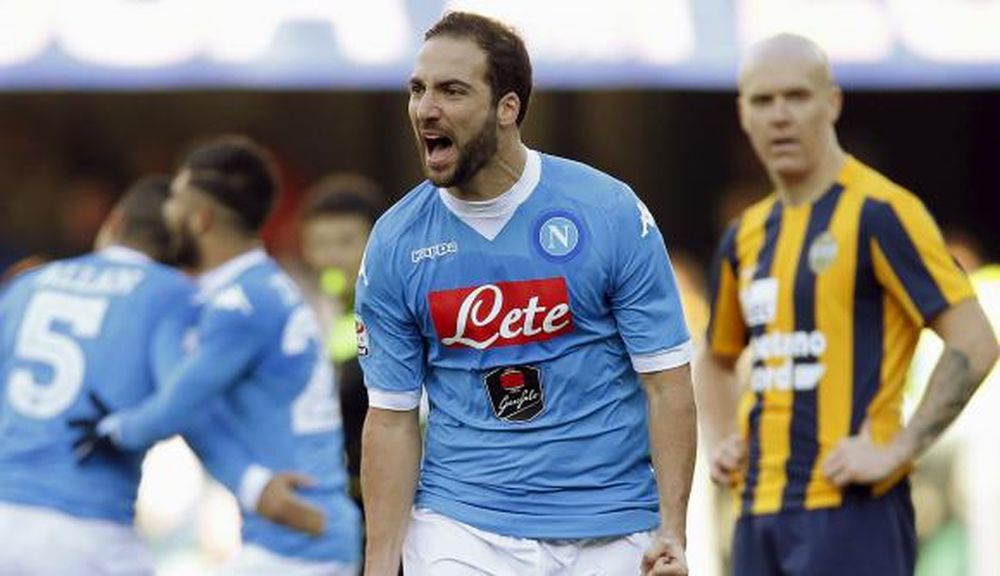 Higuaín anotó para Nápoli y es el máximo artillero
