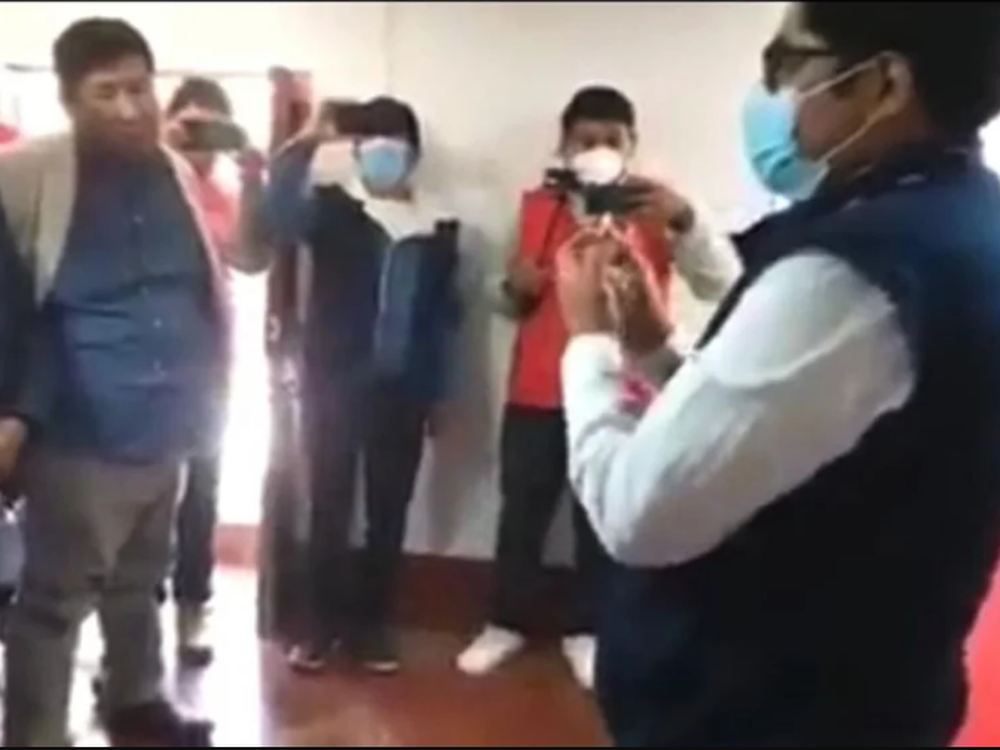 Una moneda al aire desempató la elección de alcalde en un pueblo de Perú