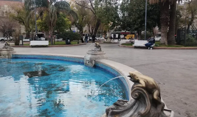 Plaza 25 de Mayo.-