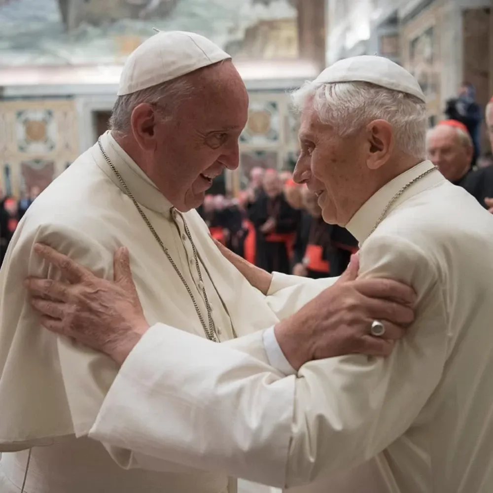 Francisco dijo que Benedicto XVI le dio su apoyo en la cuestión de las parejas LGBT