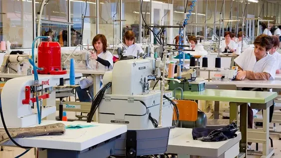 Cayó el empleo registrado en el país por séptimo mes consecutivo