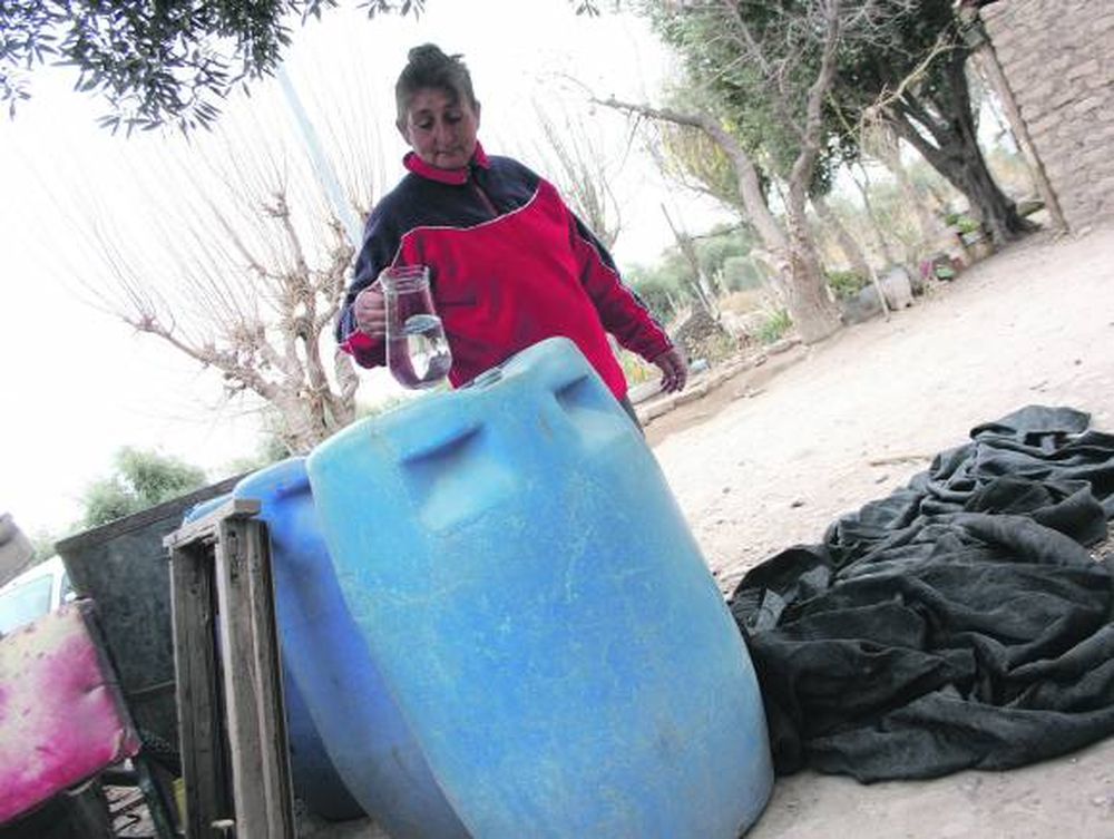 Viven a 8 kms del centro   y no tienen agua potable