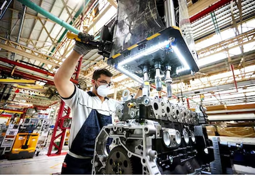 La actividad industrial creció 12%