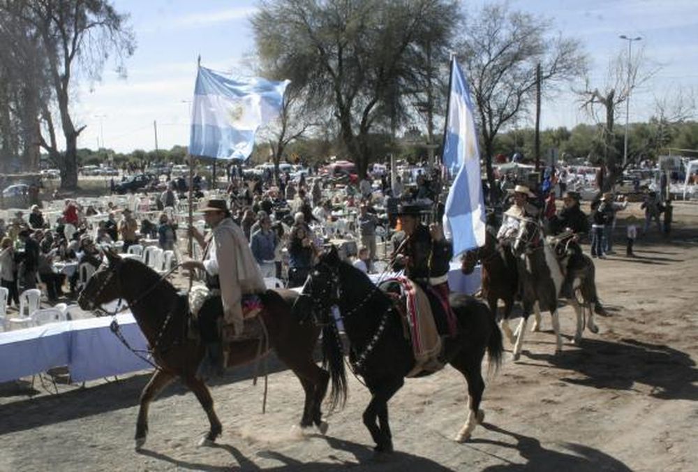 Huaco, a puro canto y baile