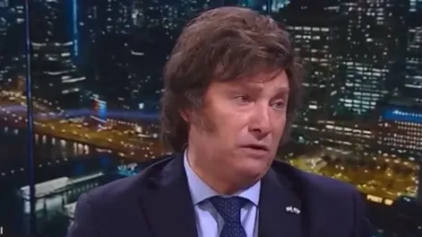 Milei se enojó en una entrevista por el ruido detrás de cámara