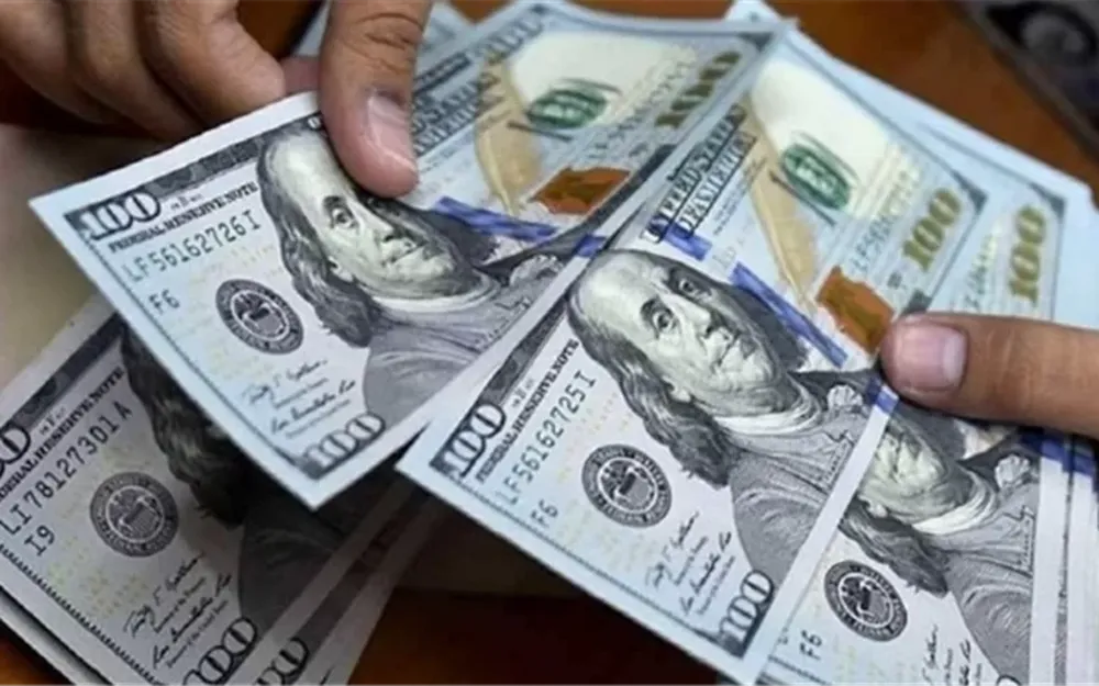 Tras la caída de ayer, el dólar blue subió $4 y marcó un nuevo nuevo récord al llegar a 171 pesos