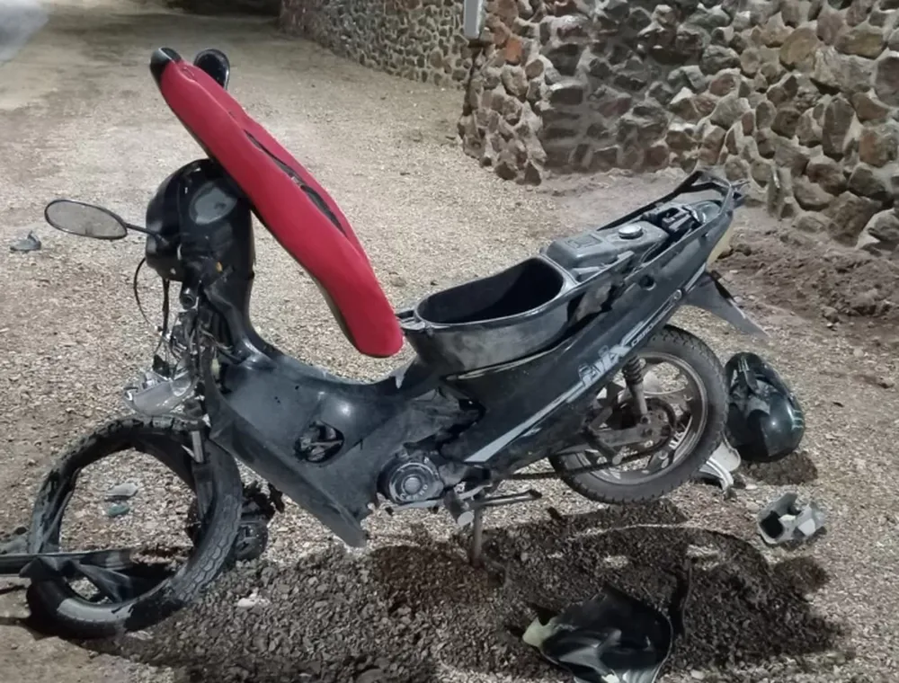 Un motociclista sufrió heridas graves tras ser impactado por una camioneta